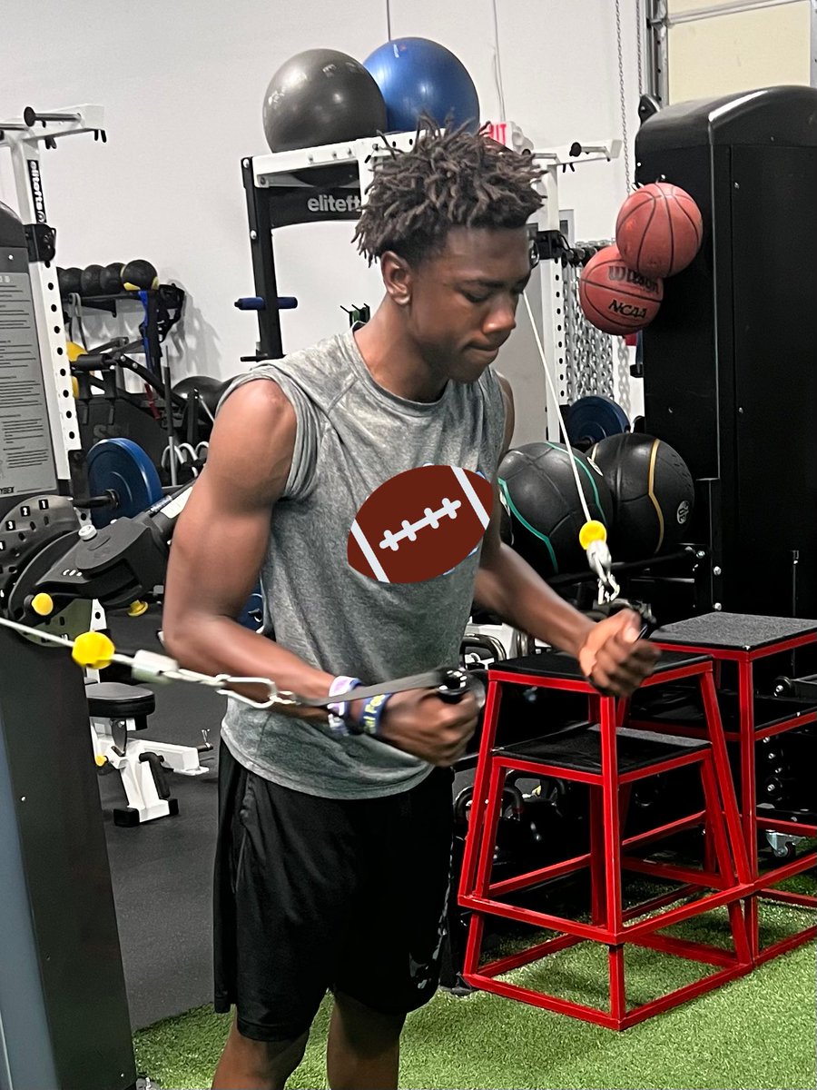 TavianMcNair's tweet photo. Been working on my craft. No Hype No Noise just hard work. Preparing for the Opportunity #LLRique46 #BigFaith #LevellingUp @ForgePLV https://t.co/azWPKeJDAk