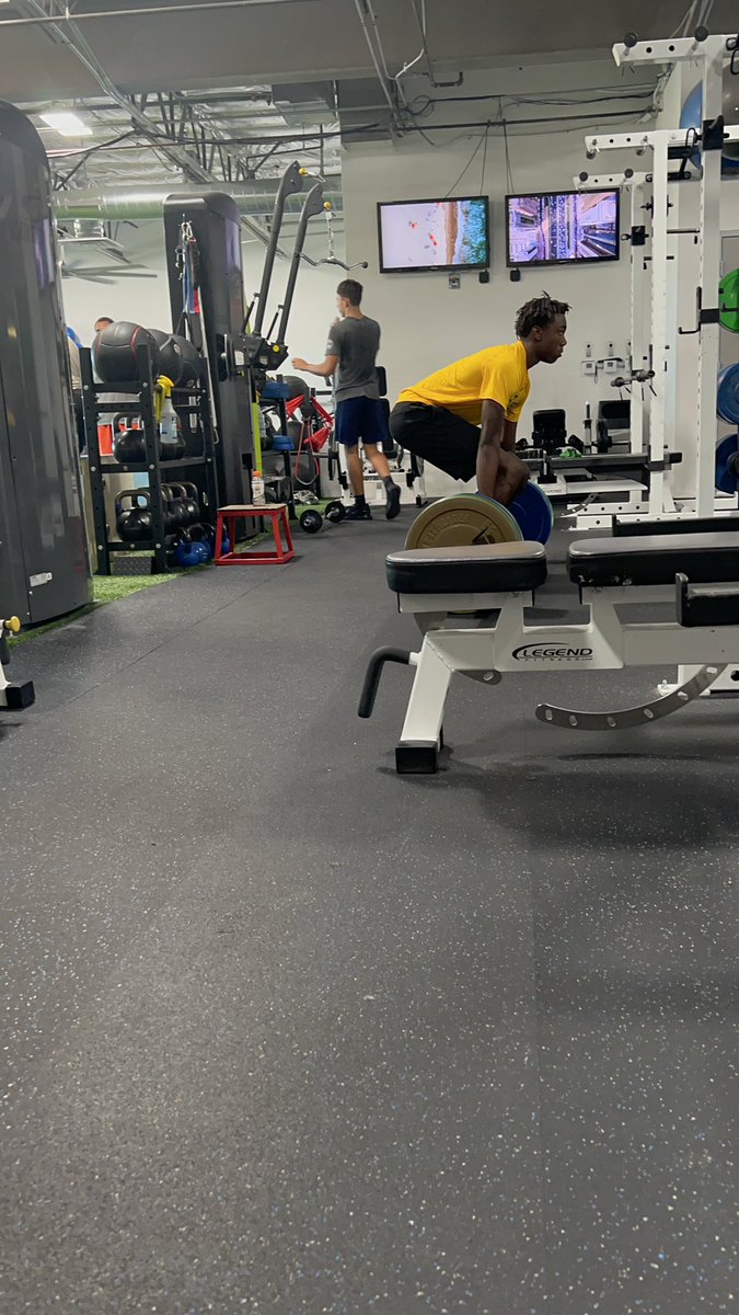 TavianMcNair's tweet photo. Been working on my craft. No Hype No Noise just hard work. Preparing for the Opportunity #LLRique46 #BigFaith #LevellingUp @ForgePLV https://t.co/azWPKeJDAk
