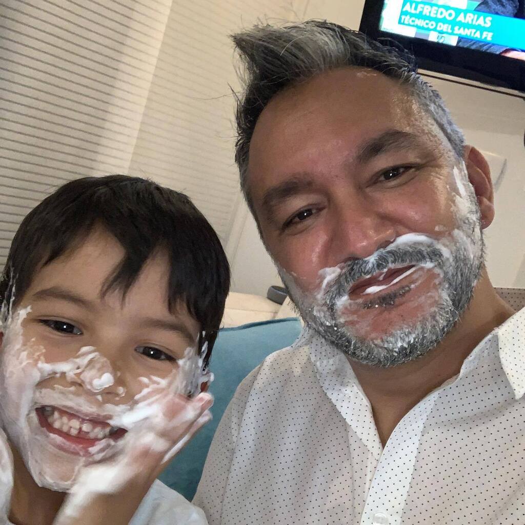 AlbertoQ1's tweet photo. y me acabo con la crema de afeitar! 🤦‍♂️ https://t.co/7XTD363Wqc https://t.co/Ouzz5b9Ek5