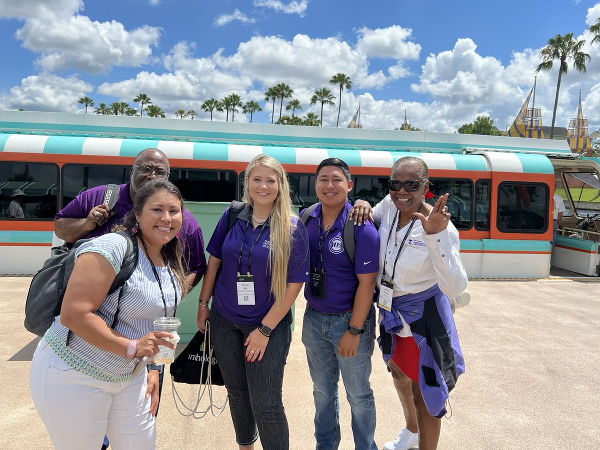 LathesTowns's tweet photo. #AT22 @TarletonState Learning the #WHY for successful engagements &amp; connections in #HigherEd #TarletonTogether https://t.co/HodTVY79qd
