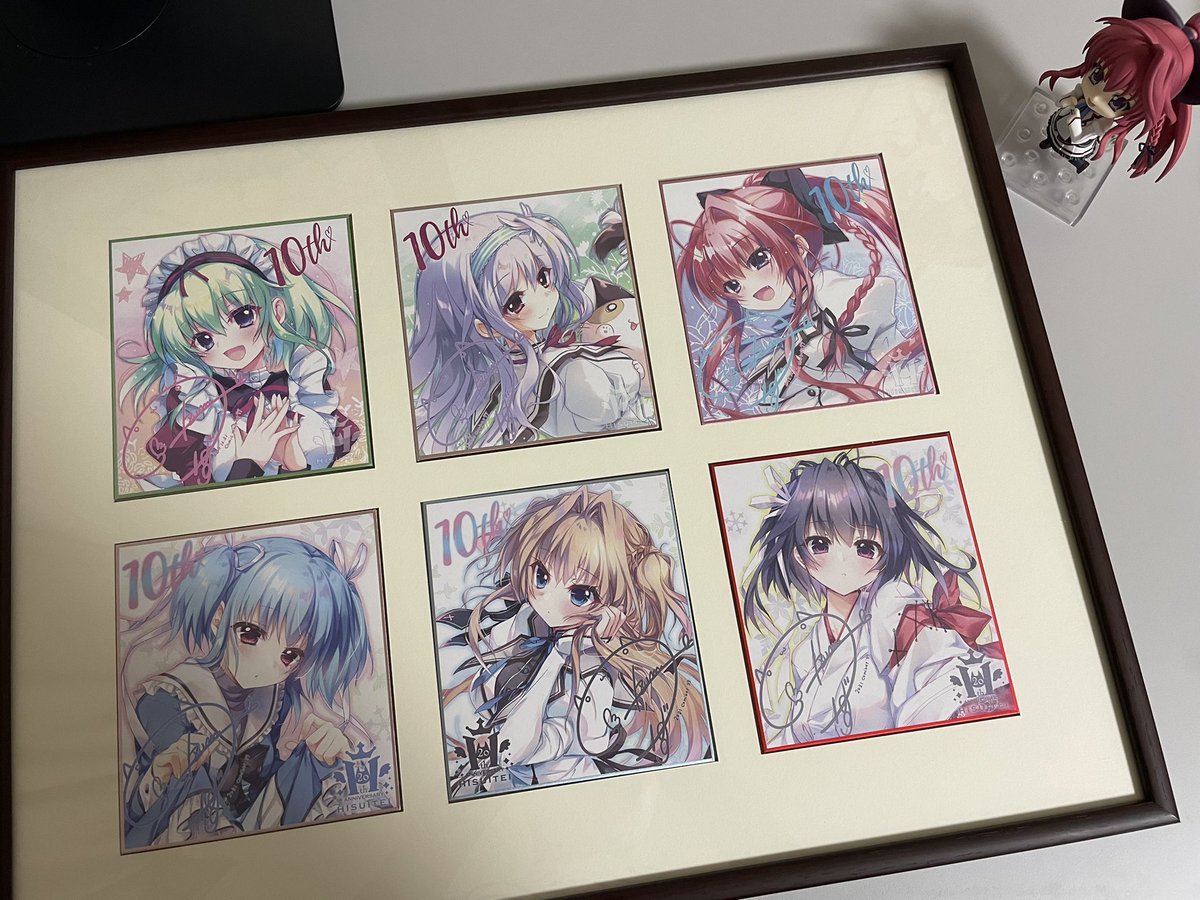 masiro3939's tweet photo. 紗凪の誕生日にも見せたけど、コンプしたましろ色のミニ色紙を額縁に入れた！
フレームとマット紙の色をずっと悩んだけど、これにして正解だった！
並び方は10th記念絵と同じ並びにした！
見てるだけで癒される…
※3枚目は知り合いに自慢した際に撮ってもらった泥酔狂人オタク
#ましろ色シンフォニー https://t.co/pBnjqSzoMb