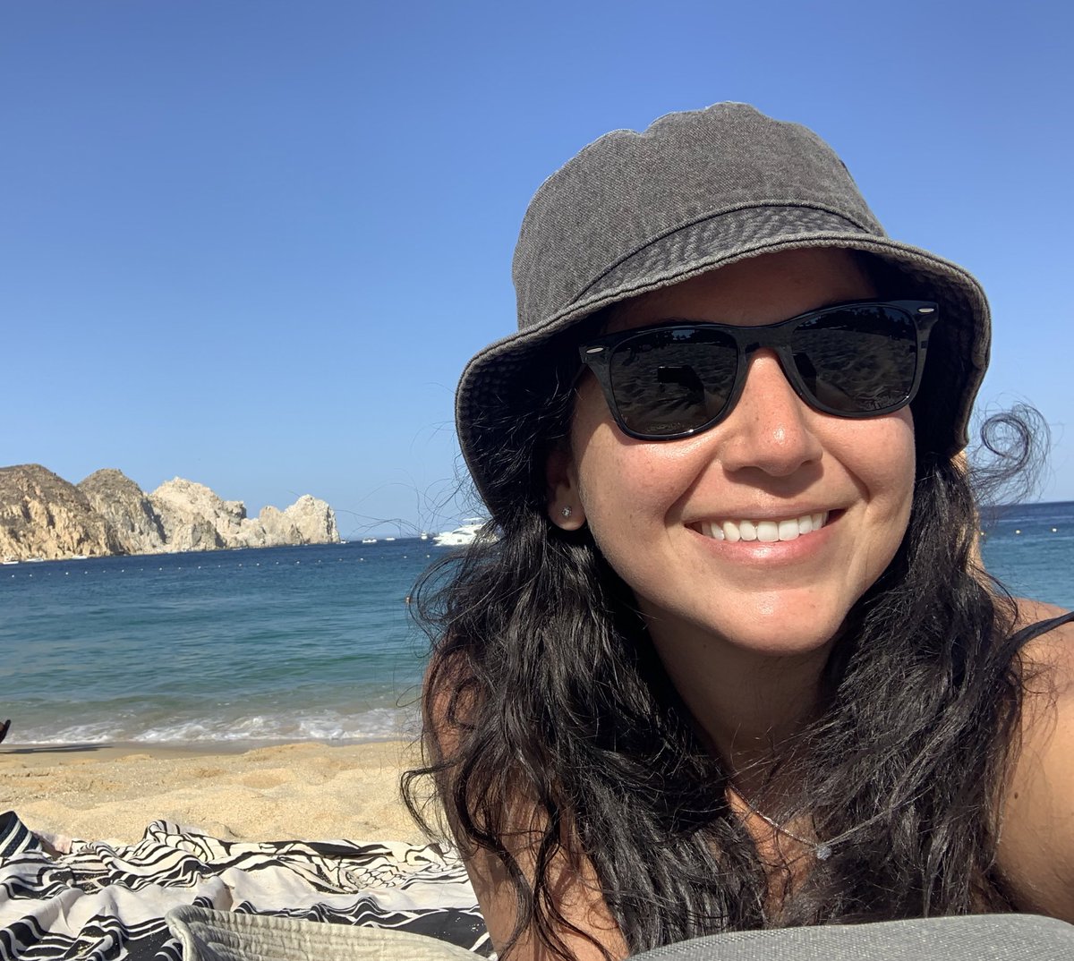 Bucket hat summer. Muy bien. 🇲🇽