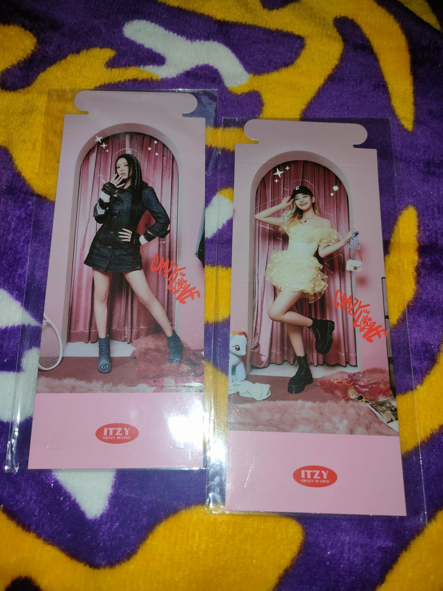 ChanieeJL23's tweet photo. Hi po @kumerchandise received na po the Exo random album and itzy standee thank you so much po till next budol po ule hehe♥♥

#KUMerch_Feedbacks https://t.co/LwhIq8AWXf