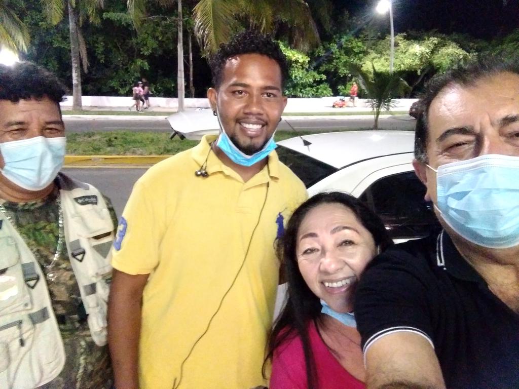 El mejor equipo del MUNDO MAYA, Campeche, Belize y Quintana Roo, unidos para dar el mejor servicio. Mañana toca el increíble Calakmul
Bacalar Tours 
Since 1991
<a href="/LigiaSierraA/">Ligia Sierra Aguilar</a> <a href="/omaralpuche/">omar alpuche leal</a> <a href="/EmbaMexBee/">Embassy Mexico in Belize</a> <a href="/chepebacalar/">José A. Contreras M.</a> @Concanaco <a href="/AmoQuintanaRoo/">Yo❤QuintanaRoo</a> <a href="/AlondraQRoo/">Alondra Herrera</a> <a href="/MaryHadad/">Mary Hadad</a> <a href="/SedeturQROO/">Sría. de Turismo Quintana Roo</a>