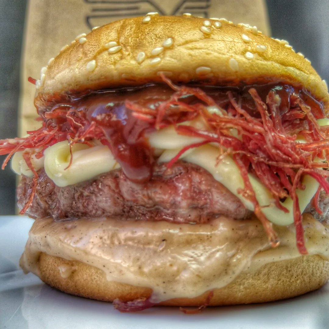 BitBurgerRJ's tweet photo. HAMBÚRGUER COM CATUPIRY E CARNE SECA..🤤🍔 https://t.co/w83haAviqo