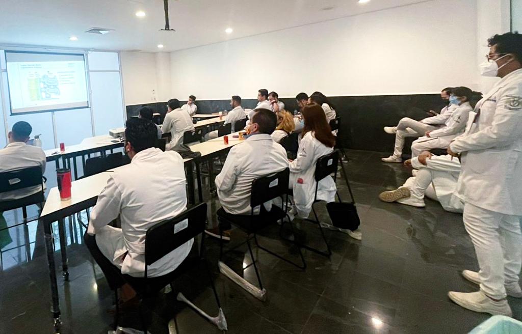 fcarrillo_v's tweet photo. @cmortopedia_mx En #HGR2 #Ortopedia #Querétaro proyectamos la conferencia de Fracturas de Columna en Mexico! (Día 1) 
🇲🇽🇺🇸
@OrthoGlobal 
@cmortopedia_mx
@Janina
@krishnakanan
@Erikleon26

https://t.co/si2BHiVhKd (Español) 

https://t.co/8lsN2rqaZn (Ingles) https://t.co/UsZX2DdwtS