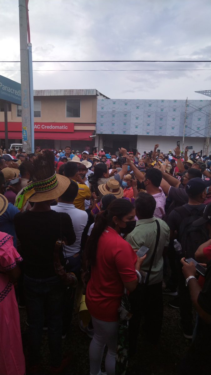 AEVePan's tweet photo. Seguimos en la calle, nadie ha aceptado esa propuesta del presidente @NitoCortizo de 3.95.
Todos a los bastiones de lucha mañana. https://t.co/Rh00SkFxLk