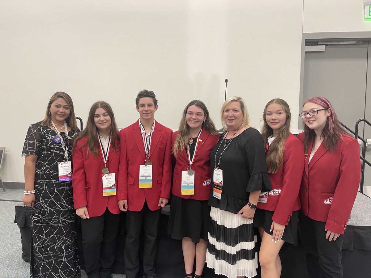 HCSCTE's tweet photo. Congrats to @SJHSinfo FCCLA students for their success at Nationals held in San Diego, CA! 

SJ students took Gold and one of the Top Ten in the Nation in the Star Event Promote and Publicize

They also won Silver in the Repurpose and Redesign Star Event

#hcscte #cteinsc #fccla https://t.co/LBnRdWqJiZ