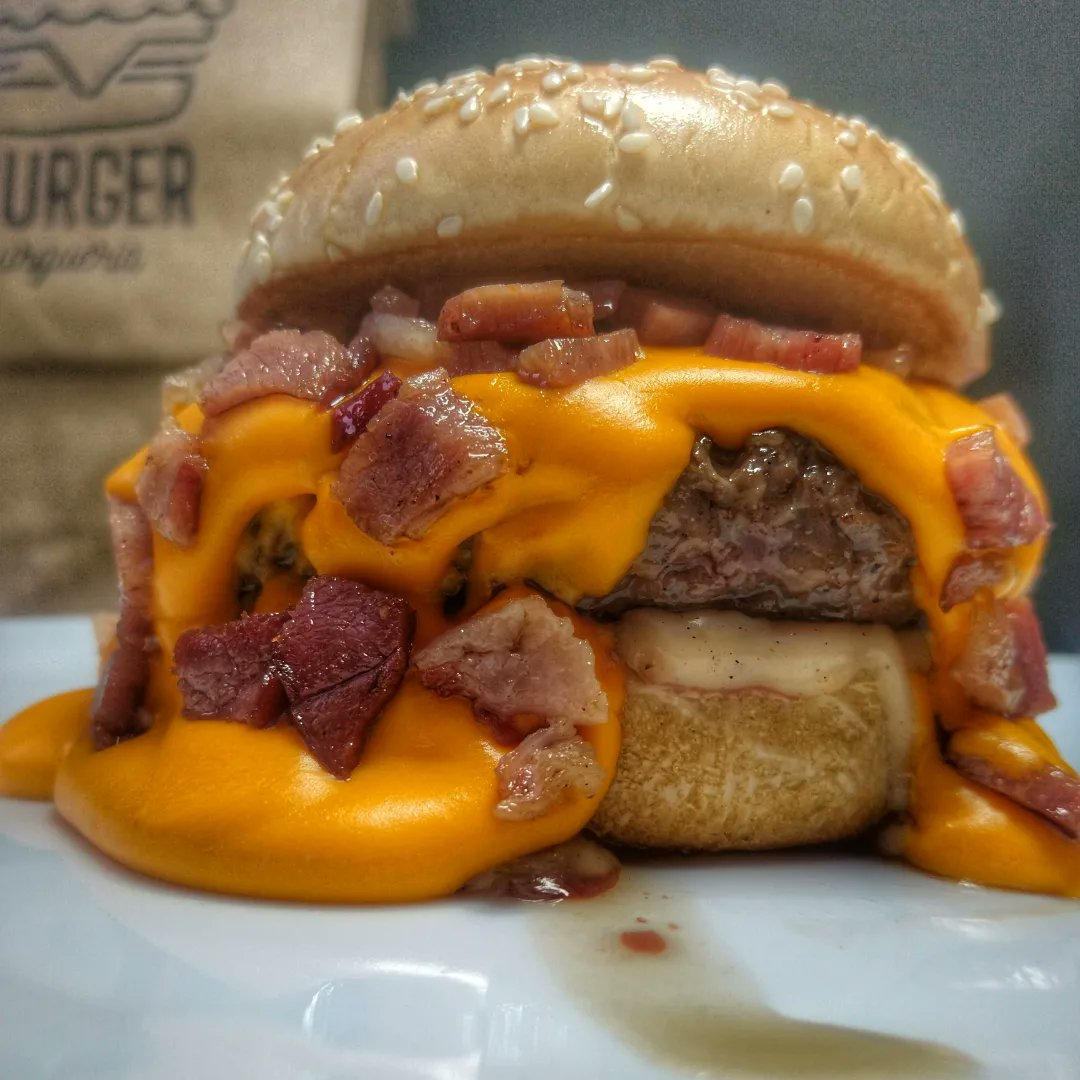BitBurgerRJ's tweet photo. HAMBÚRGUER COM MUITO CHEGAR..🤤🤤 https://t.co/ghdHQbQUht