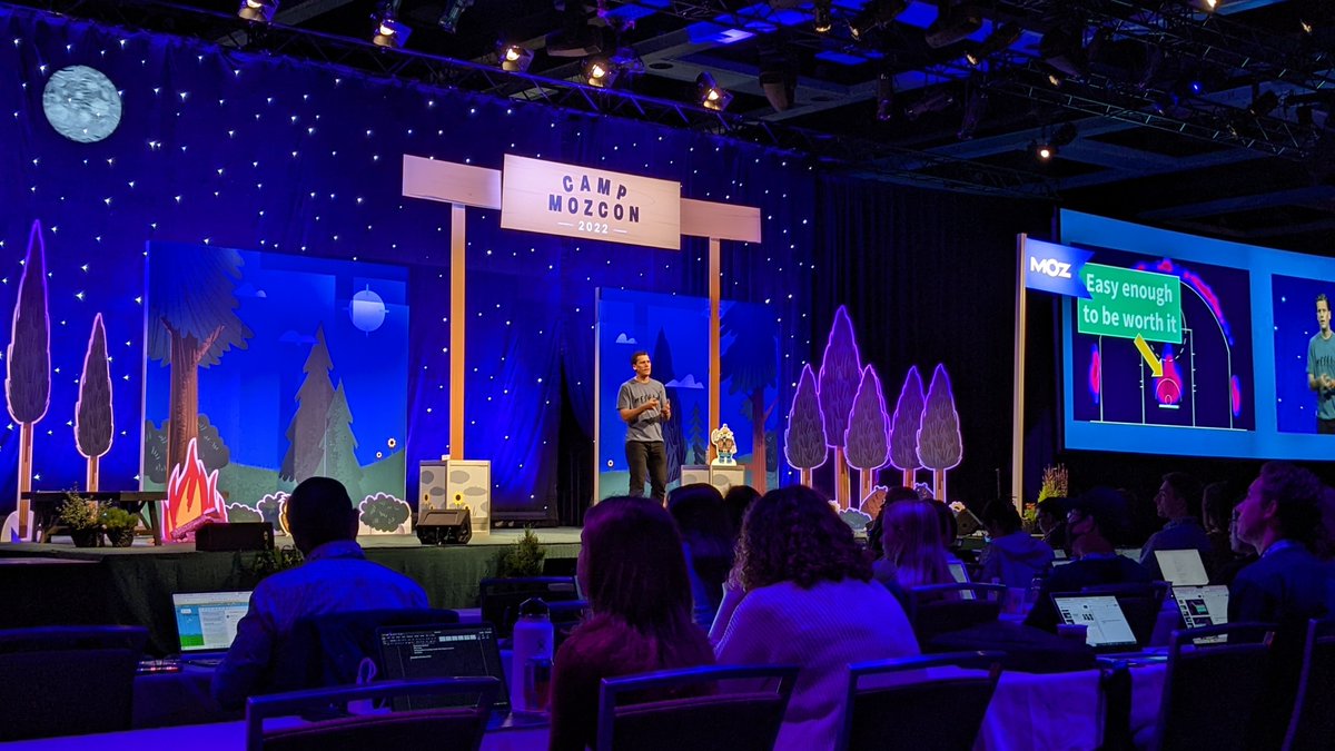 sandpoper's tweet photo. Just want to note that the #MozCon stage is sooo pretty. 

@willcritchlow https://t.co/lMthXT4C3a