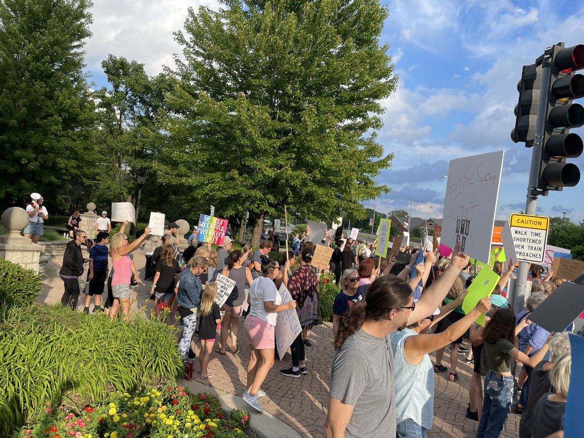 Word_Stringer's tweet photo. Proud to be part of a Pro-Choice, Anti-SCOTUS protest in our hometown.
Take a stand for women’s reproductive rights!
#RoeOverturned #SCOTUSLiars #RoeVWade #Protest #SCOTUS https://t.co/Waq31bkgUk
