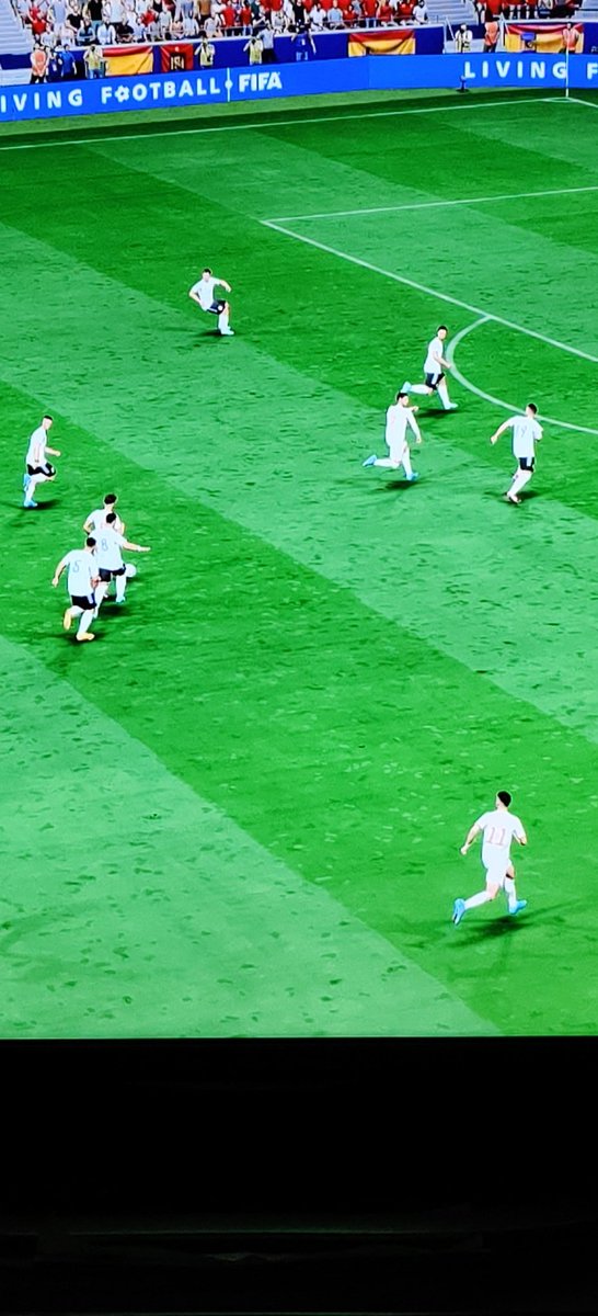 Simpledigitaly's tweet photo. @EASPORTSFIFA How should we play like this ?? 😡😡
All the player are in white 
I was playing season match Spain vs Argentina https://t.co/muWdqJ2zMC