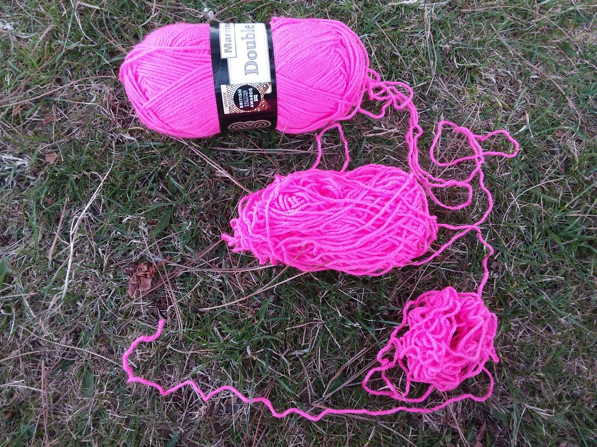 DudmanKate's tweet photo. Wool handling skills...
...starting from the middle of a ball... https://t.co/AgGCZFvA97