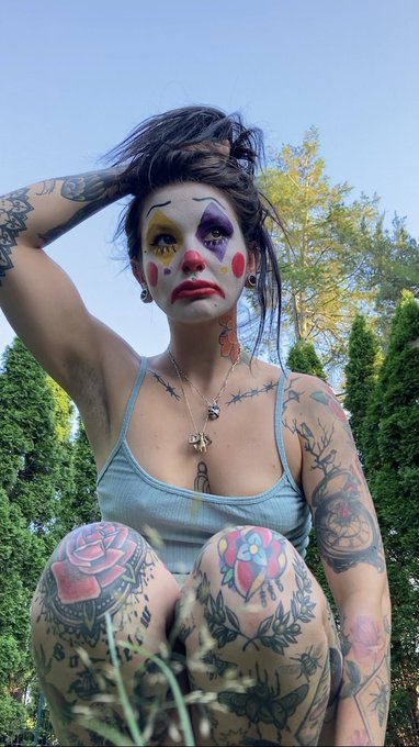 You call me a clown like it&rsquo;s an insult 🤡😃❤️ https://t.co/mBVp3bWD06