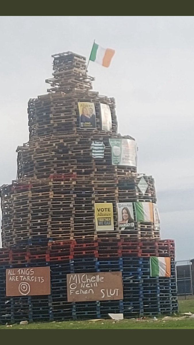 DunneKen's tweet image. Full picture ..burning the Irish flag .. where in the world would that ever be allowed and the bonfires are on the county councils owned land of Belfast 🙄🤷‍♂️🤷‍♂️