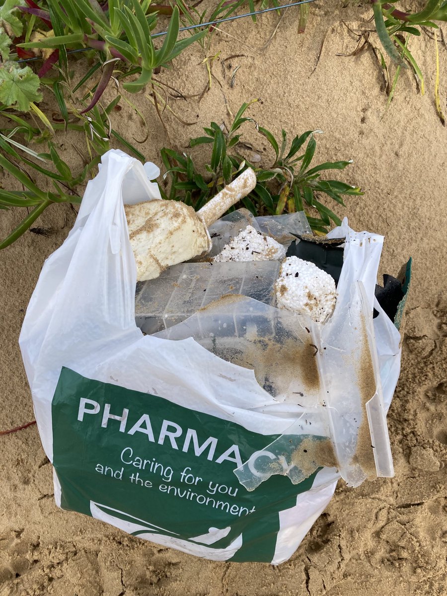 ecoheff's tweet photo. Only 5 minutes of picking up plastics at #uminabeach filled this bag π’ so much #oceanplastic after the rains https://t.co/psGmPxhFNh