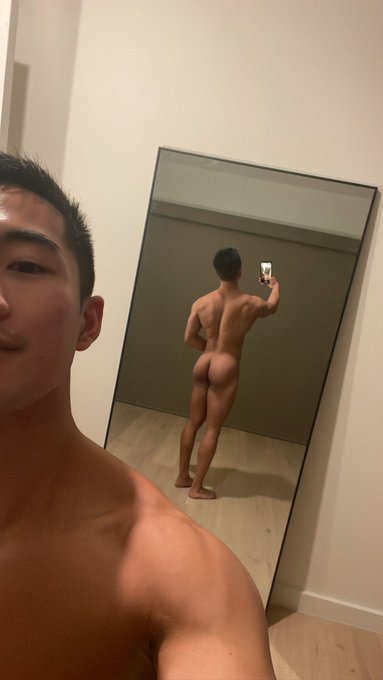 A scene from my bedroom https://t.co/gNWrBDXFyO<a href="/tag/mordax90"class="tags"><span>#mordax90</span></a><a href="/tag/hilt95"class="tags"><span>#hilt95</span></a>