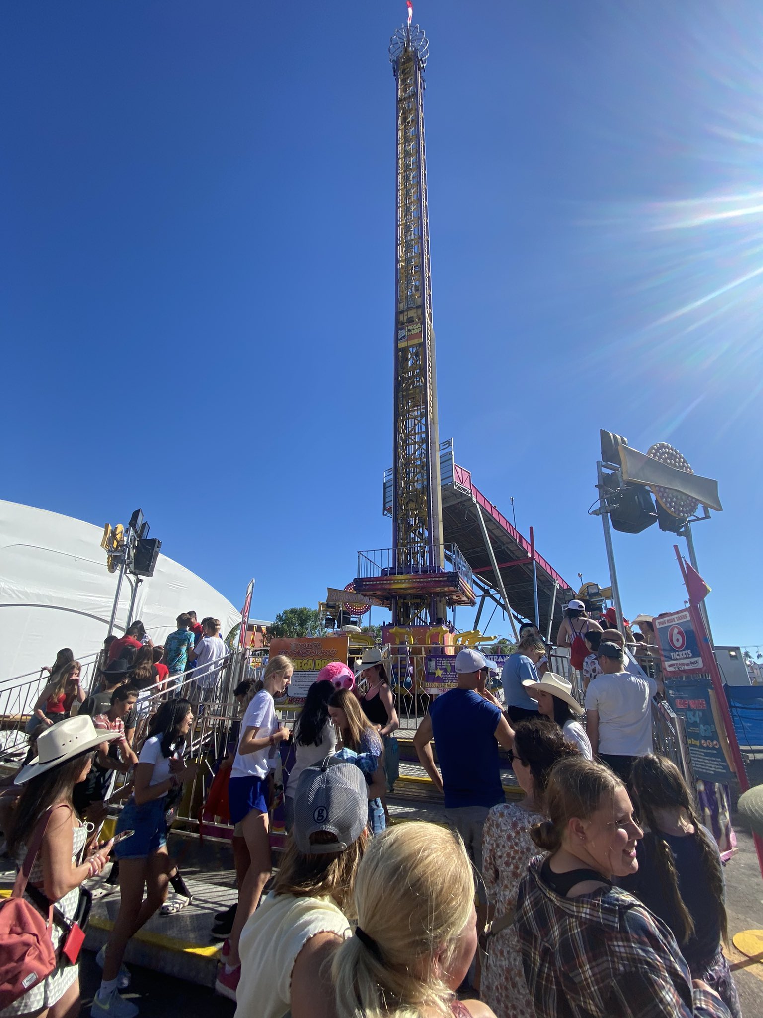 Sally (Wang168Jie) / Twitter