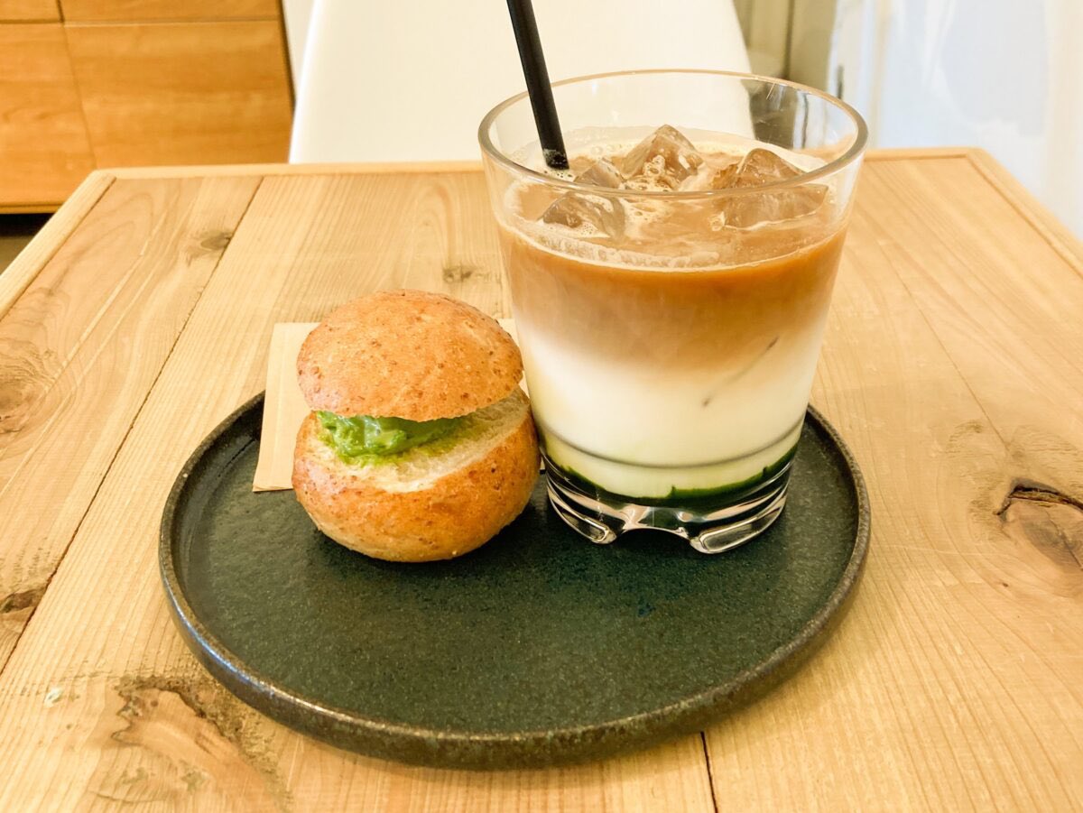 kichifan's tweet photo. 吉祥寺の挽きたて抹茶専門店【Capoon抹茶製造所】ココナッツ抹茶バターサンドは中にココナッツ×抹茶のトロットロのソースが…！南国の香りとバターのトロっとした食感が抹茶の絶妙なハーモニー。大人気のダーティー抹茶オレは美しい3層構造。甘い抹茶だけではなく、次第にエスプレッソが混ざり”大人な https://t.co/Z3VqgwpwNW