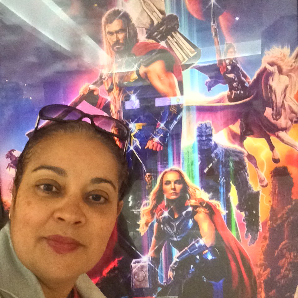 2interativa's tweet photo. #MondayMagic🎩✨ #THORS !!!!!!.⚡️⚡️ LOVE AND THUNDER ❤️ 💛. #NataliePortman😘 #ChrisHemsworth 🥳 💪🏽 #TessaThompson 😘 #ThorLoveAndThunder. #Cinema🎞 #TicketPurchased. Photo:Daniela Matheus. https://t.co/aqT6QvDuAl