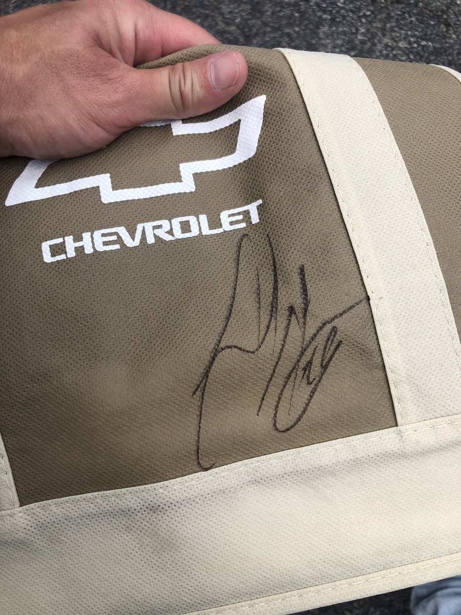 VCowboy36's tweet photo. @MattKaulig @Justin_Haley_ @amsupdates @LeafFilter @KauligRacing Got his autograph but wasn’t quick enough with my phone to get a pic with him https://t.co/WtGzAzND1n