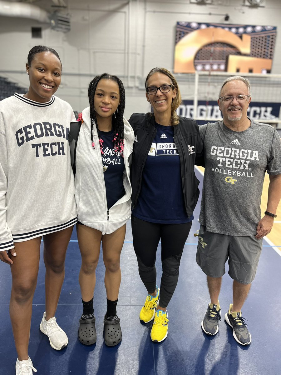 BigPlayPey2029's tweet photo. Today I trained with @GTVolleyball head coach #MichelleCollier | 2x @Olympics Gold Champion #ClaudioPinheiro And a swarm of #YellowJackets including 6’1” MB #BrelandMorrissette
#WhatAnExperience #MoreToCome
@usavolleyball @a5volleyball @mizunovolleyusa @VBallrecruiter https://t.co/C49tMSOFKT