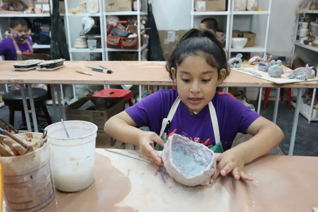 HorizonsSFFS's tweet photo. Ceramics, Kayaking, Climbing, oh my! We love field trip days at Horizons at SFFS! #ExpandingHorizons https://t.co/dRVr5fU8Tn