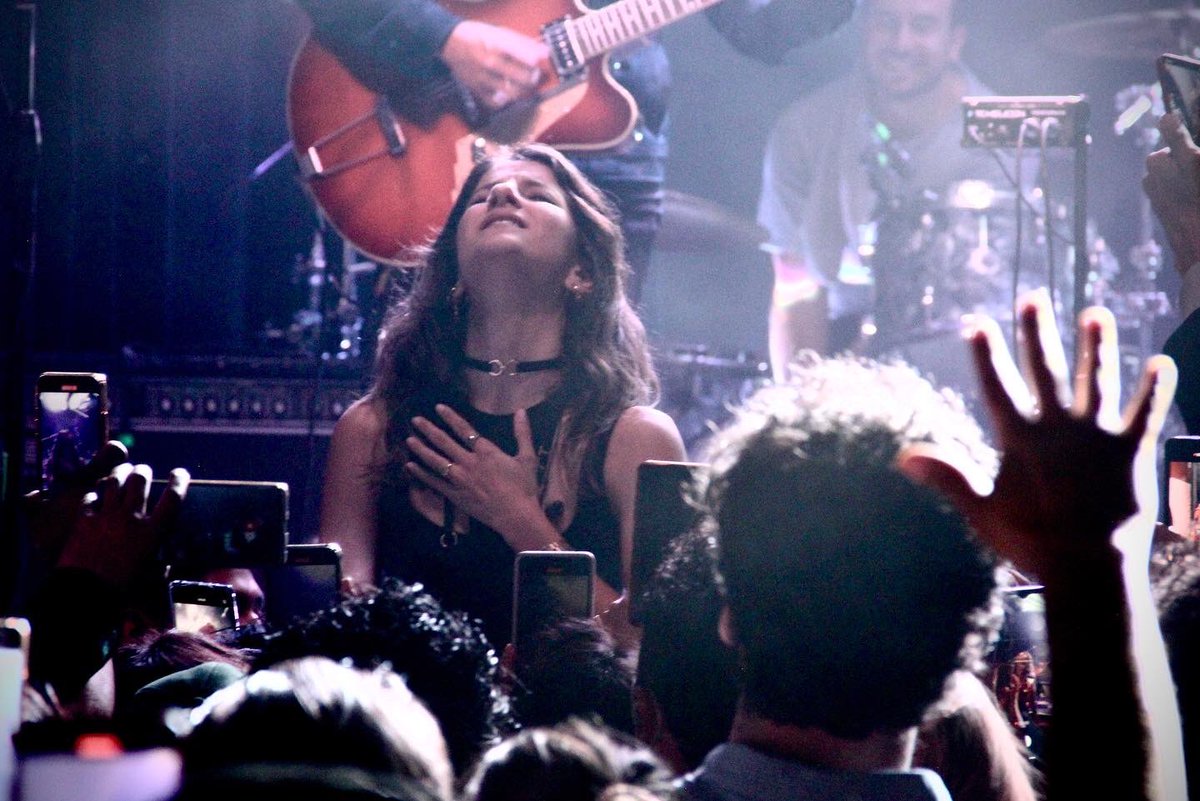 Mi foto FAV de este fin de semana es esta. 

Florencia, vocalista de la banda <a href="/celestbandmx/">Celest</a> me traspasó con su voz, me transporto a momentos que creí haber olvidado.

#photo #Moments #MexicoCity #Musica #Live