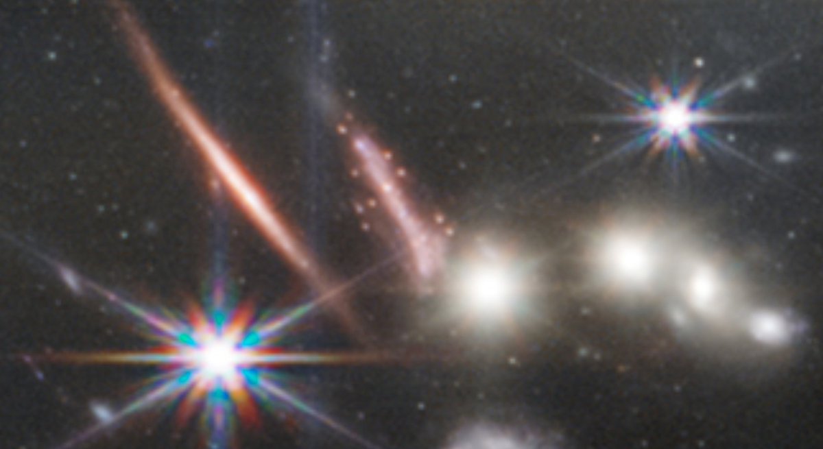 kerensharon1's tweet photo. This is what we thought we might see with JWST. The figure on the right from @tracijo32's paper is a *source reconstruction* done by forward modeling, this is what you'd see with incredible resolution. It's a different lensed galaxy. ❤️JWST
paper here-->
https://t.co/ute9u5B8sk https://t.co/5JbW3jaP8H