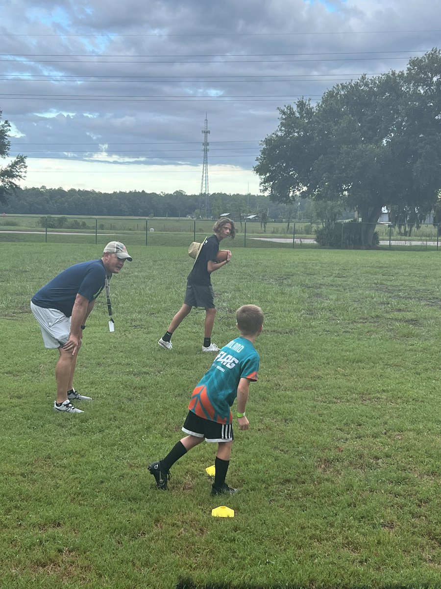 coachturpen's tweet photo. Love seeing our varsity boys working with the youth in the community! Proud of you guys! You are making a difference! #hornsup 🤘🏼@TocoiCreekToros @MasonTurpen15 @NasinWright @ShabanM58 @Parkerweb2 @dakotawright06 @coachk_mike https://t.co/wxsbwBXRtz