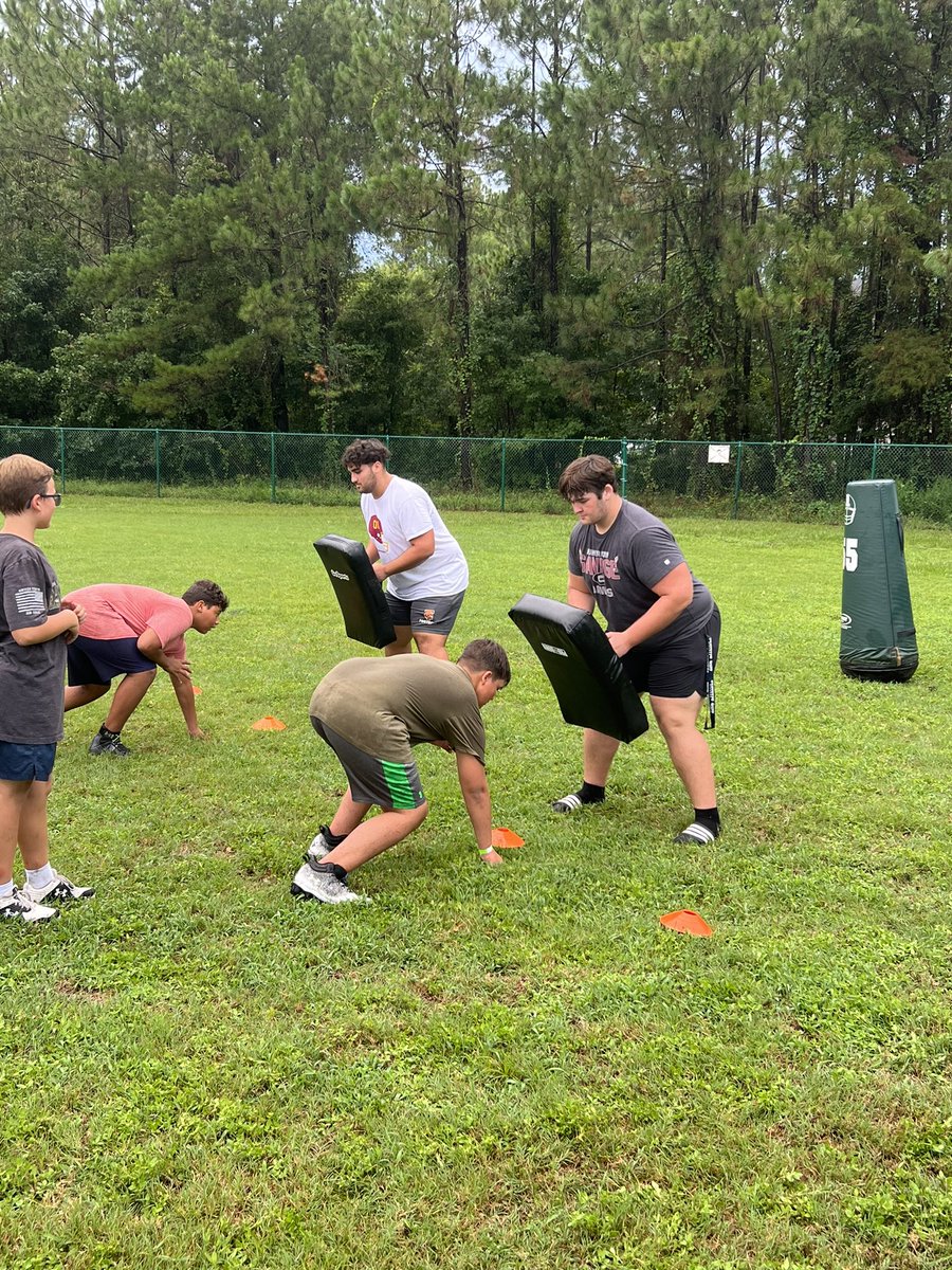 coachturpen's tweet photo. Love seeing our varsity boys working with the youth in the community! Proud of you guys! You are making a difference! #hornsup 🤘🏼@TocoiCreekToros @MasonTurpen15 @NasinWright @ShabanM58 @Parkerweb2 @dakotawright06 @coachk_mike https://t.co/wxsbwBXRtz