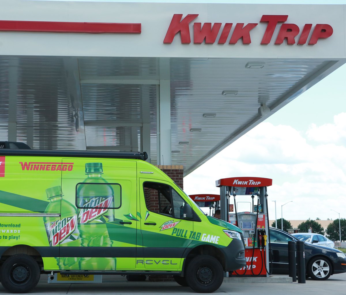 KwikTrip's tweet photo. imagine playing a pull tab and winning this unit https://t.co/ApDgJXOlhh