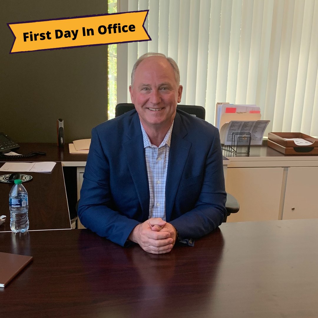 GrowCAWalnuts's tweet photo. Our new Executive Director and Chief Executive Officer, Robert Verloop is in the office today for his official first day at California Walnuts. Welcome Robert! #CAWalnuts #walnutindustry https://t.co/23E8lyzcwp