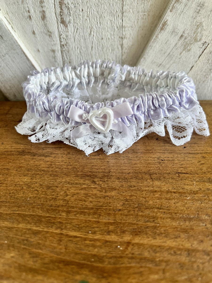 Vintage wedding toss garter. #lavendar #bridal #wedding #toss #garter #vintagewedding #lace #gartertoss #throwaway #upcycle #recycle #vintagegiftideas