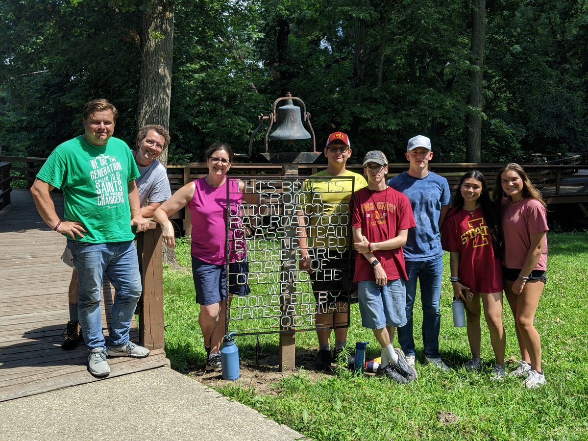 SheaffChristy's tweet photo. @MaroonCrew Dowling Catholic Kairos service day at the Creighton Retreat Center: forging new trails https://t.co/mib4zrvKXx