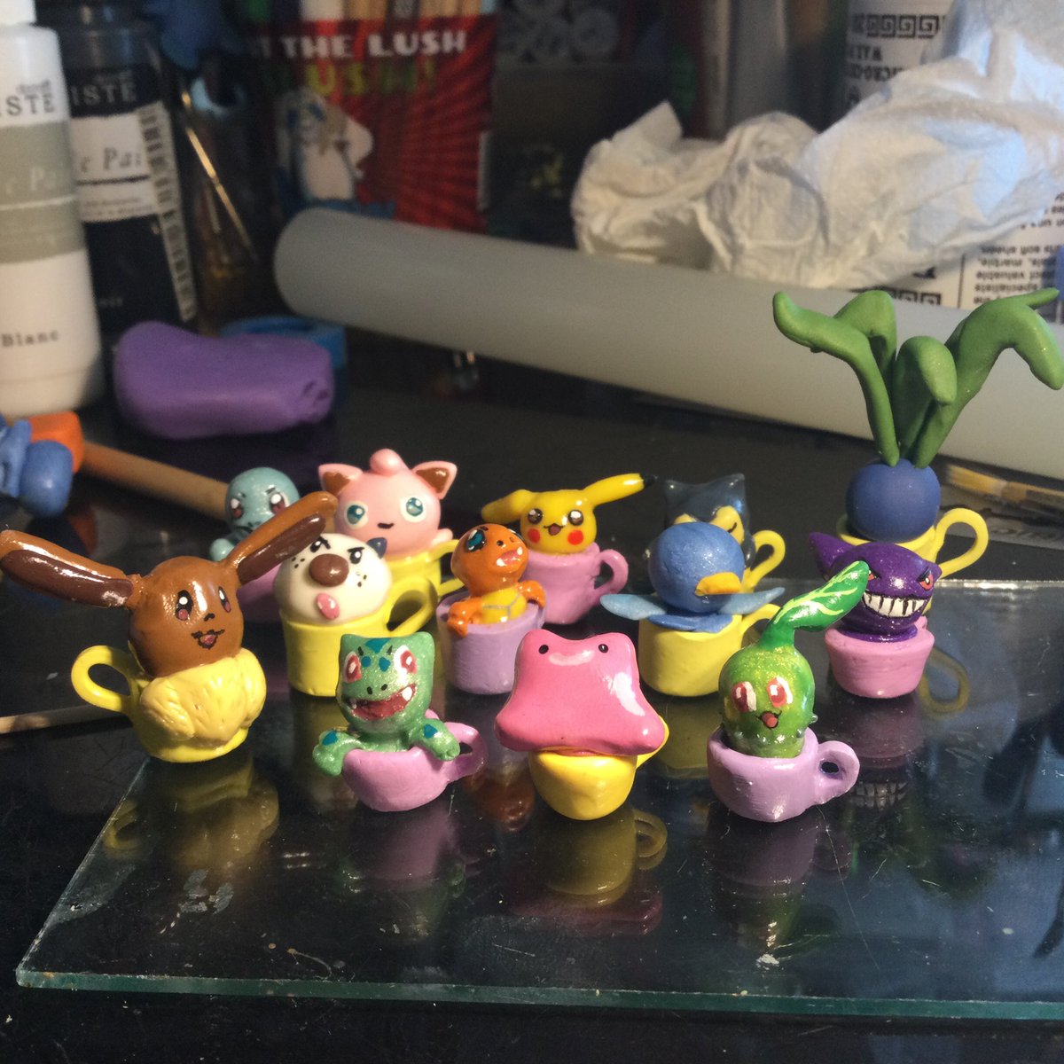 OneWriter's tweet image. A #pokémon army? In cups? 🤷🏻‍♀️ #pokemonart #handmade #crafter #miniatures #polymerclay #babypokémon