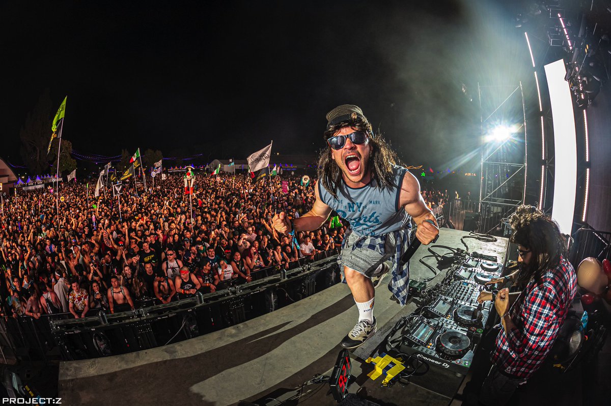 ProjectZ_Fest's tweet image. By a show of 🦘in the comments, how many felt personally victimized by @audiofreqdj during the 3 BLOKES set?🤪