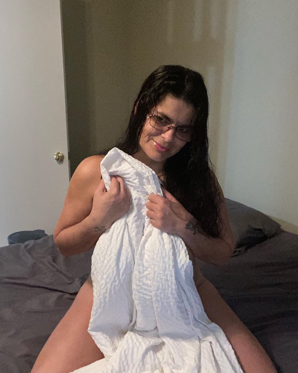 gemini42020's tweet photo. https://t.co/mjlfmoj8qS alone in bed and no one to cuddle https://t.co/UF3qnUxHQM