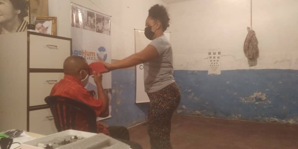 conviteac's tweet photo. En Río Chico hoy atendimos 30 personas entre adultos mayores y niños, recibieron sus lentes 👓 de acuerdo a sus necesidades -visión lejana y cercana- esto es #AgeHumProject financiado por FHV de @OCHA_Venezuela y gracias al aporte de 🇪🇸 🇳🇴 🇨🇭 🇩🇪 🇰🇷 🇨🇦 🇮🇪 🇬🇧 #AyudaHumanitariaVZLA https://t.co/xGvwSzrTWC