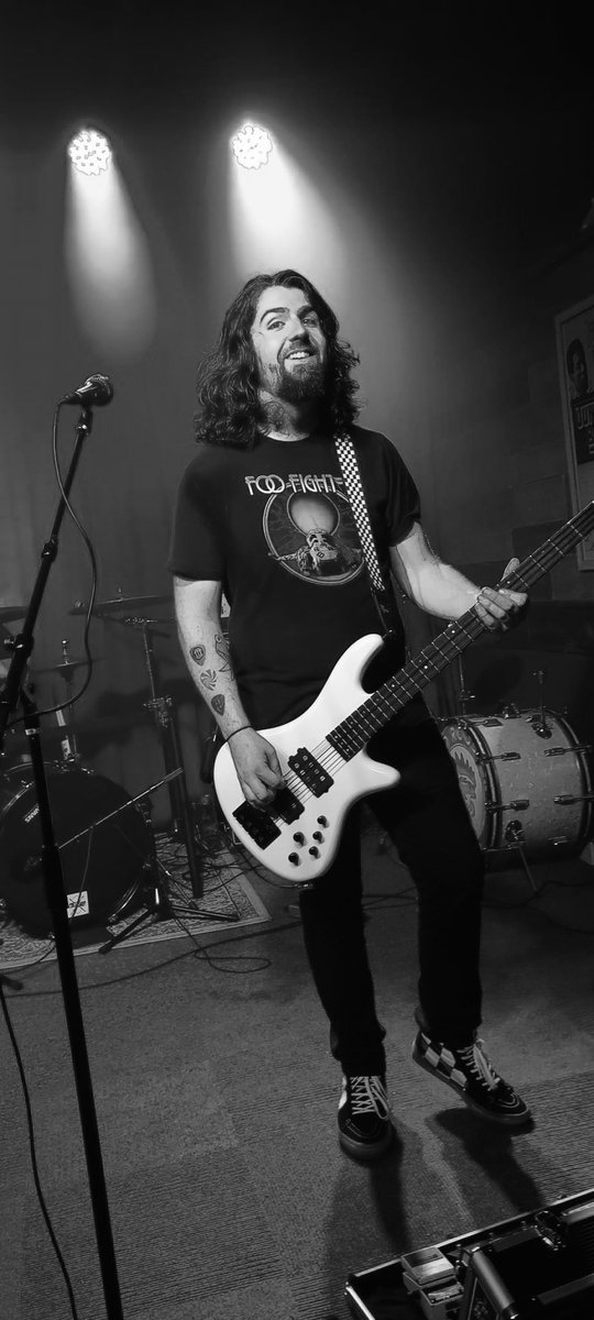 FabioKillgallon's tweet photo. #TFW you realize that @SeiliesOfficial is playing the same Fest as @Halestorm. LETS DO THIS. See ya at the end of the week @LZZYHALE @TheJoeStorm @AREJAYHALE! https://t.co/dnJZH1shSK