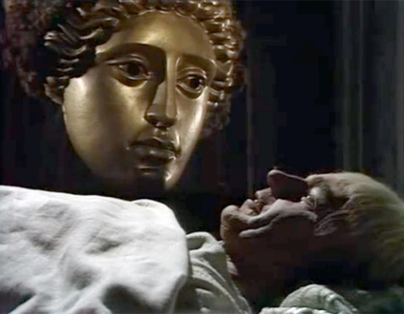 FattestLeech's tweet photo. GRRM's mentioned thru time admiration for I, Claudius as he did recently w/@GameOfOwns.That show is inspiration he draws upon for gardening. I would like to note that that shows Sybil-oracle in her mask is Quiathe (Q also in #Sandkings)even down to visiting in dreams #Martinworld https://t.co/9sl3lOqYpq