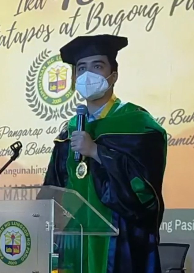 VicoSotto's tweet photo. Buti nakapunta sa graduation niyo si Ben 10 https://t.co/X5w419zdAq