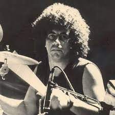 NoClass_Radio's tweet photo. 11 de julio de 2006. Muere Oscar Moro en Buenos Aires, Argentina. Fue un baterista que formo parte de varias de las bandas más importantes de la historia del país, como Los Gatos, Color Humano, Serú Girán y RIFF. #OscarMoro #ColorHumano #Riff https://t.co/rH8eVGChIc