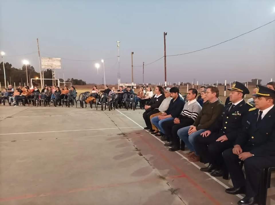 RodrigoBorla's tweet photo. 📍Inauguración luces led en el Club Deportivo #Ramayon, junto a su Pte. Pablo Olloco, y el Pte. Comunal Julio Maidana ⚽💡
📍Grato momento compartimos en el Almuerzo del Club de los Abuelos y Simpatizantes de #Videla 👴🏼👵🏾 https://t.co/zQyA8vlQFw