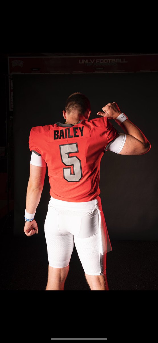 HBailey_05's tweet photo. Big Things Coming Soon! 
#WorkShows #UNLV https://t.co/0f1AjwzOBp