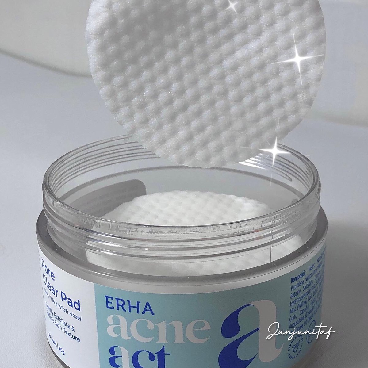 junjunitaf's tweet photo. ✨ ERHA ACNEACT PORE CLEAR PAD ✨ 

Eksfoliasi pad tanpa bilas nih, bikin simpel dan no ribetribet club! ✨ https://t.co/L8W4u6BOhF