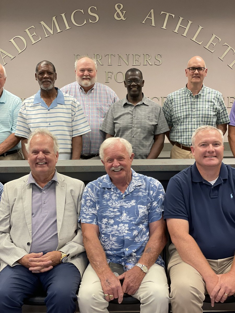 SCHSL's tweet photo. 🍽 A gathering for the ages… SCHSL President’s Dinner and special guests. Thank you to each and every “great” who attended. Outgoing President @TutenSam with former leaders…a perfect start to 2022-23! https://t.co/MgyOlhiFge