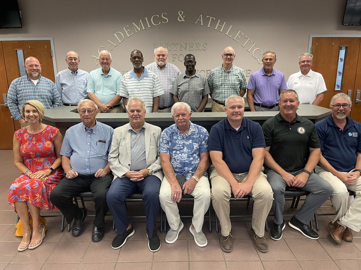 SCHSL's tweet photo. 🍽 A gathering for the ages… SCHSL President’s Dinner and special guests. Thank you to each and every “great” who attended. Outgoing President @TutenSam with former leaders…a perfect start to 2022-23! https://t.co/MgyOlhiFge