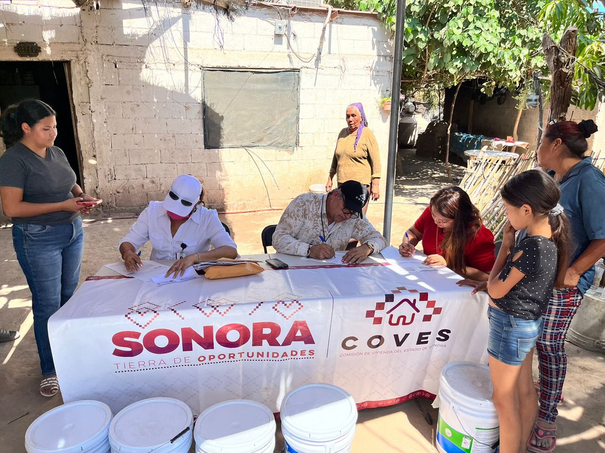 sonoracoves's tweet photo. Entregamos materiales para el mejoramiento de sus hogares a familias en condiciones vulnerables, que habitan en la Comisaría Miguel Alemán, quienes además recibieron información del personal de COVES sobre programas de vivienda social. #aRasDeSuelo #TierraDeOportunidades https://t.co/7tm9chcsqZ