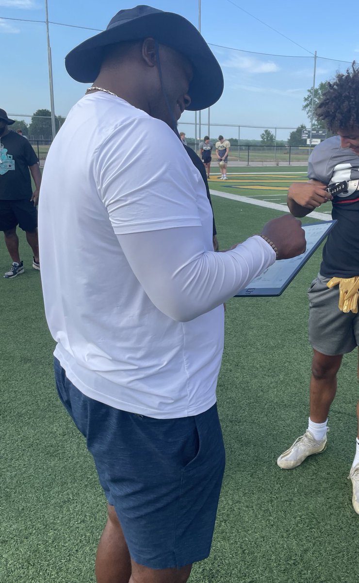 thecoachpad's tweet photo. Great connecting w/ former teammates, working with Coach TP😉 @TerryPi36107257 now the DC for @stasaints_FB to get him rolling with The Coachpad! Lots of teams around the country doing camps this week, coaches enjoy the journey! #HSFB #KCPreps @gkcfca #EMAW #footballcamp https://t.co/XcYbAAcV6B